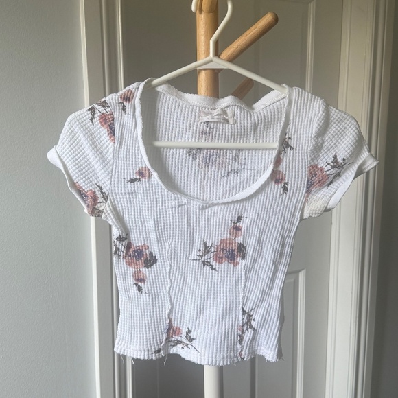 🌸 Urban Outfitters Fitted Floral T-Shirt  | Size Small - Picture 2 of 5